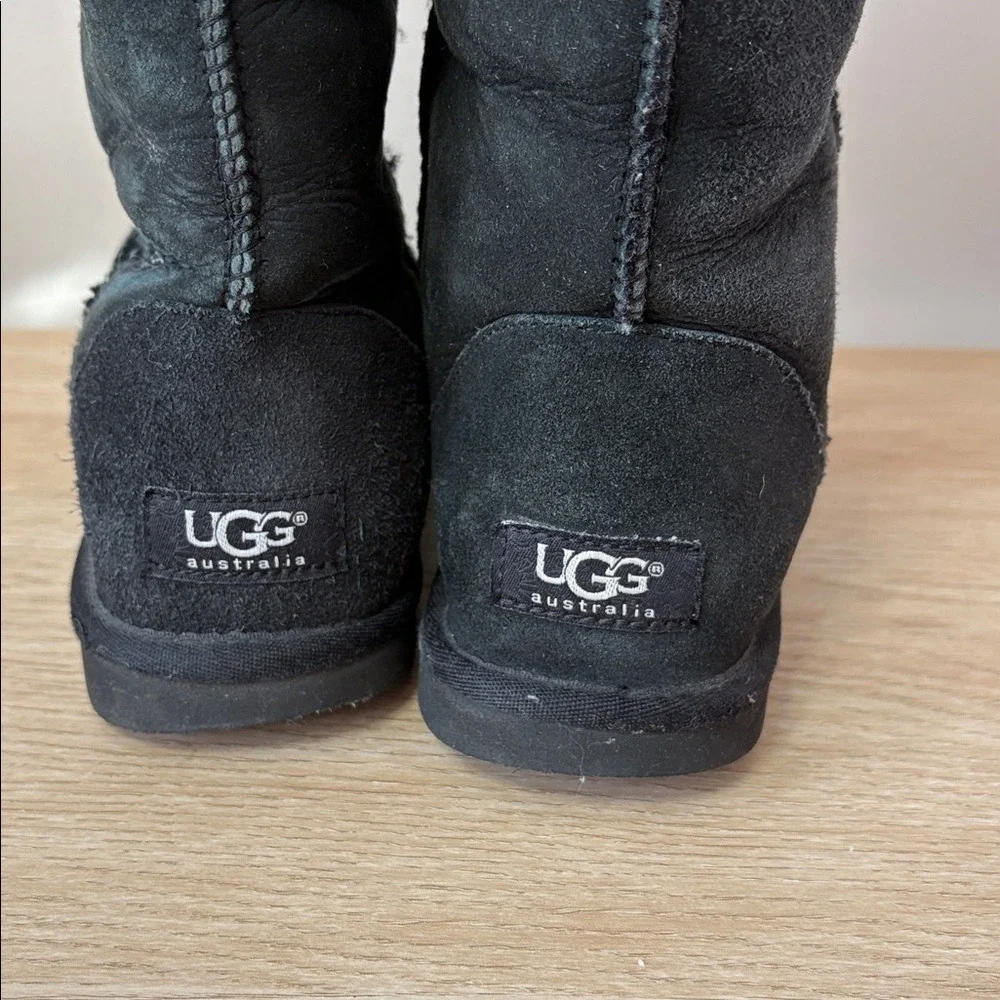 UGG‎ Classic Tall Black Winter Boots in Black Sheepskin Size Women's 6